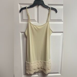 Boutique Brand Cream Lace/Crochet Basic Tank Size Medium